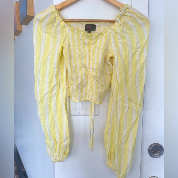 #31 NWT No Boundaries butter yellow and white long sleeve smocked blouse - Picture 3 of 8